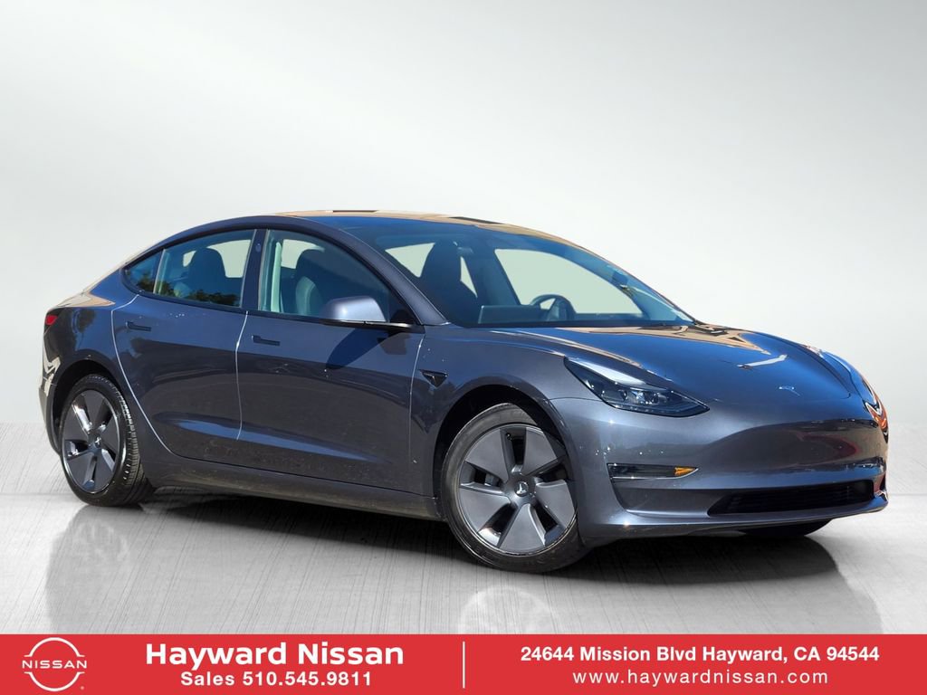 Used 2023 Tesla Model 3 Standard Range image 1