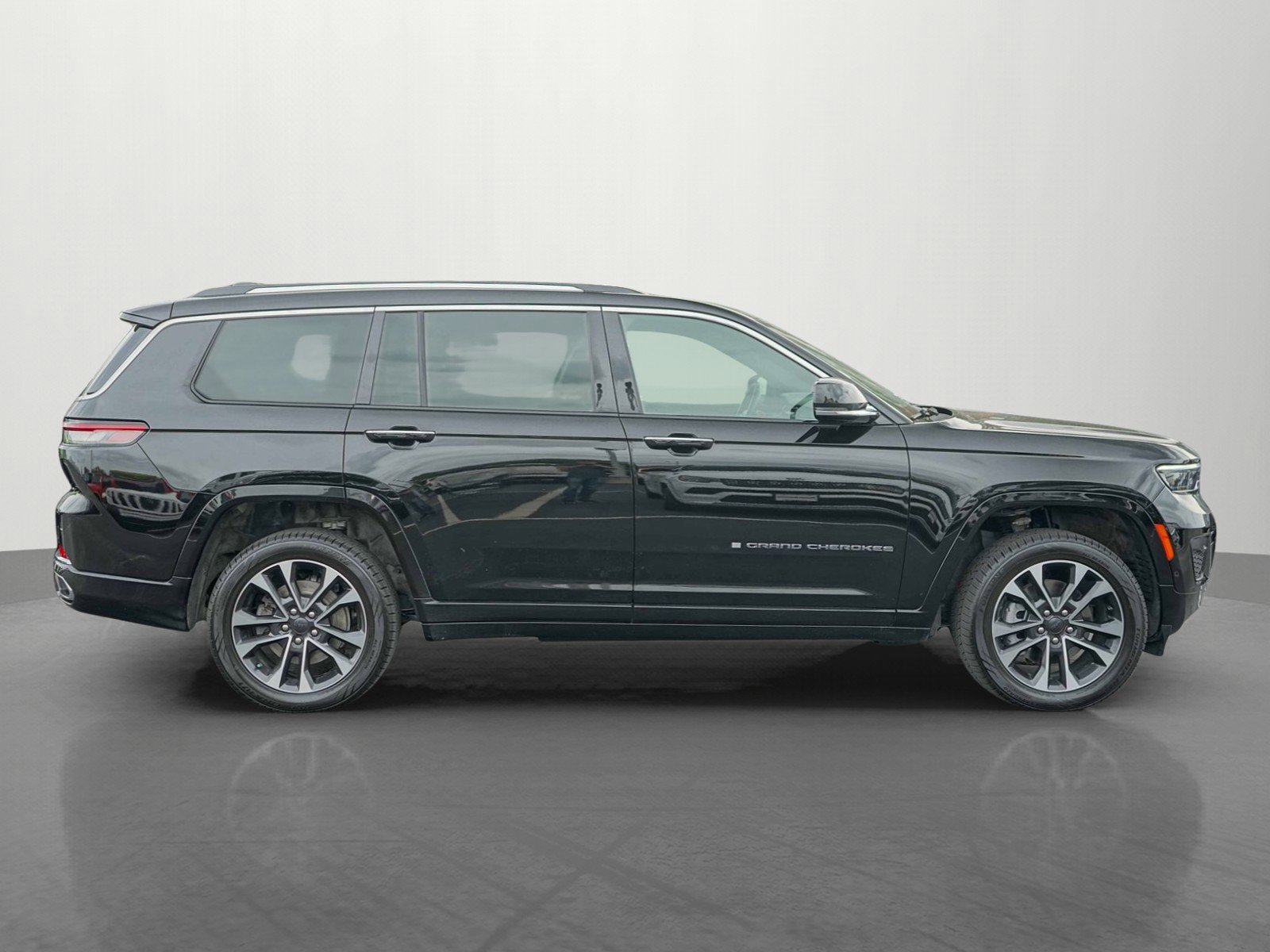 Used 2022 Jeep Grand Cherokee L Overland w/ Luxury Tech Group IV image 8