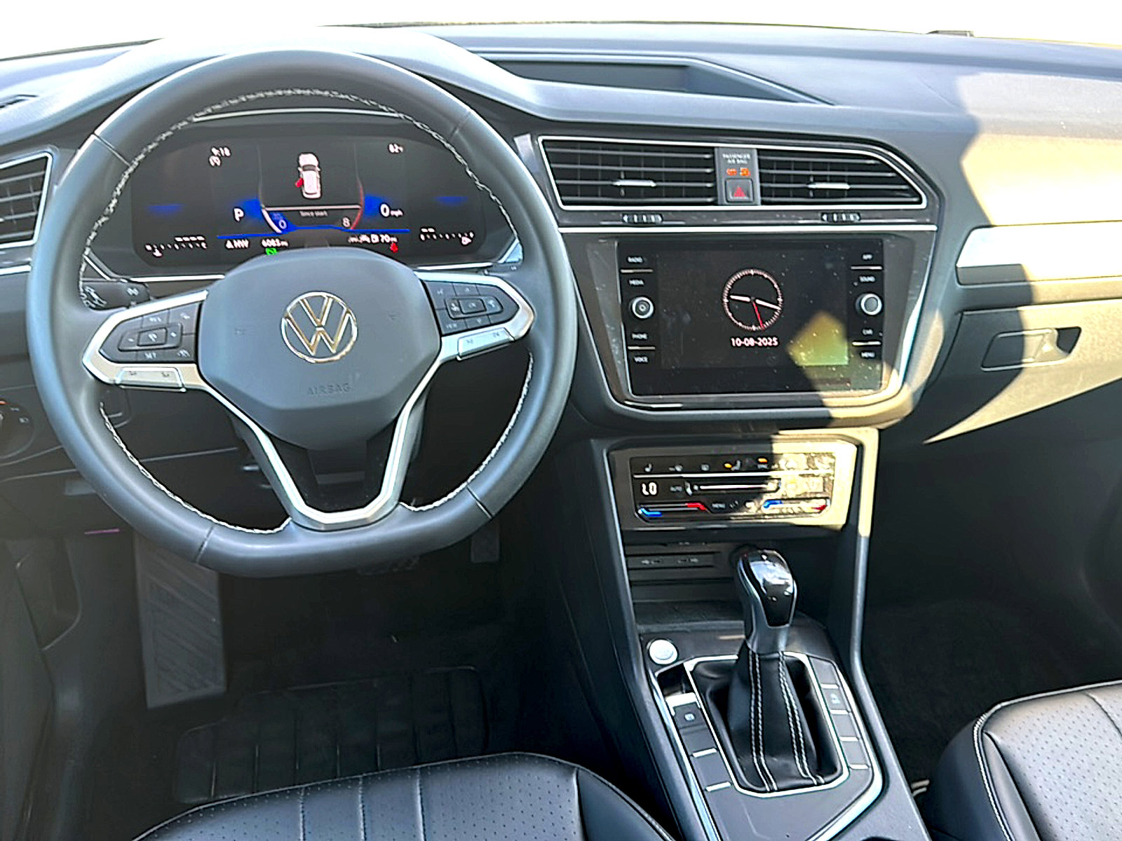 Used 2024 Volkswagen Tiguan SE w/ Panoramic Sunroof Package image 20