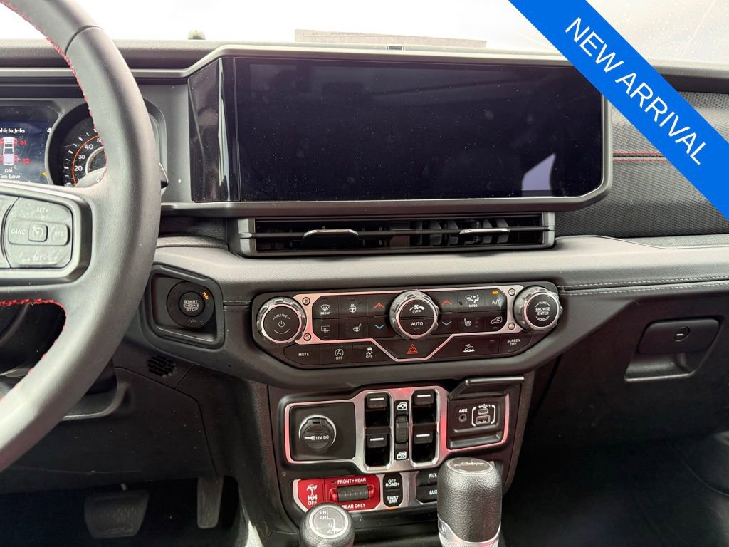 Used 2024 Jeep Gladiator Rubicon w/ Technology Group AWD/4WD image 9