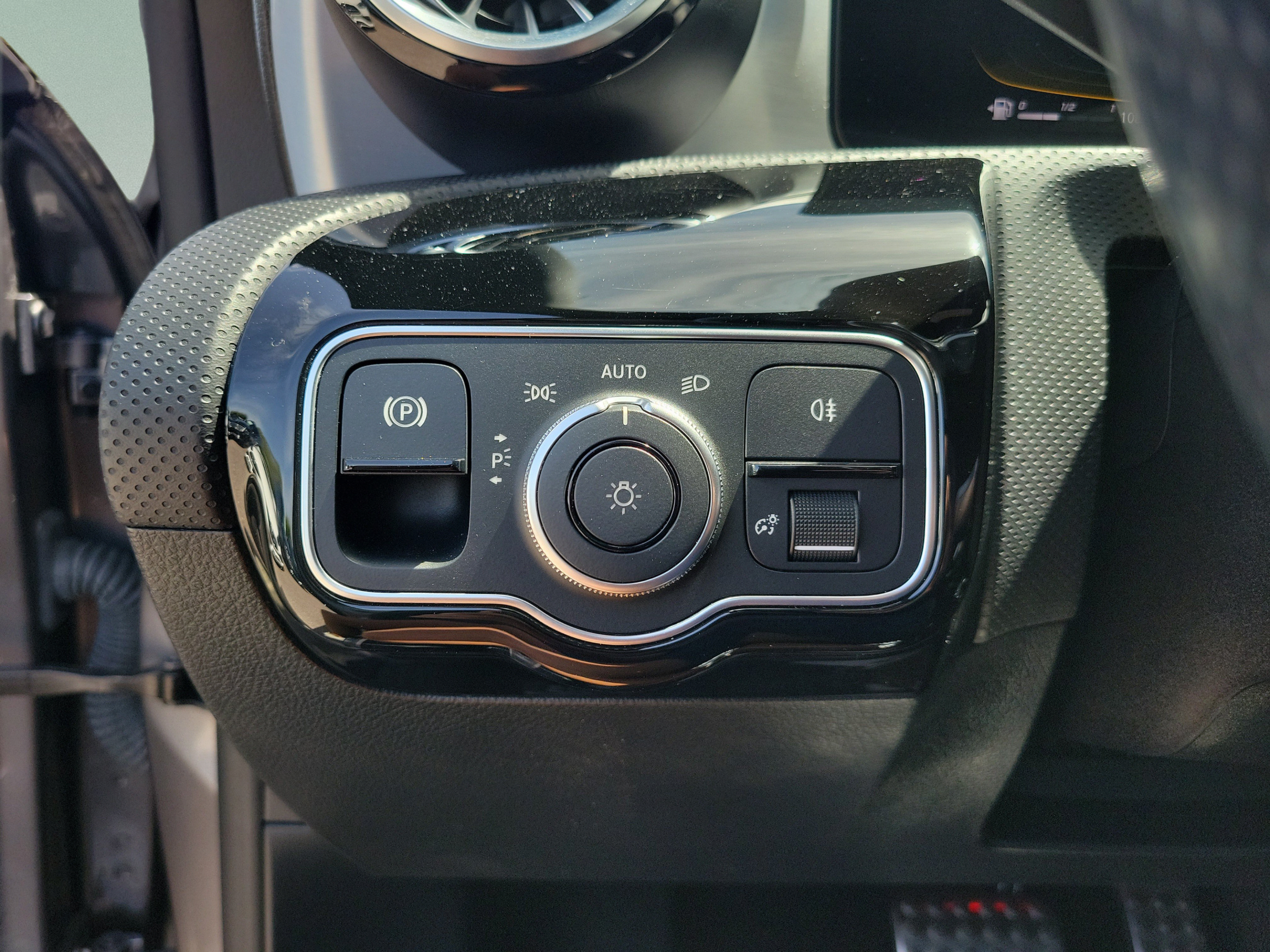 Certified 2023 Mercedes-Benz CLA 35 AMG 4MATIC image 19