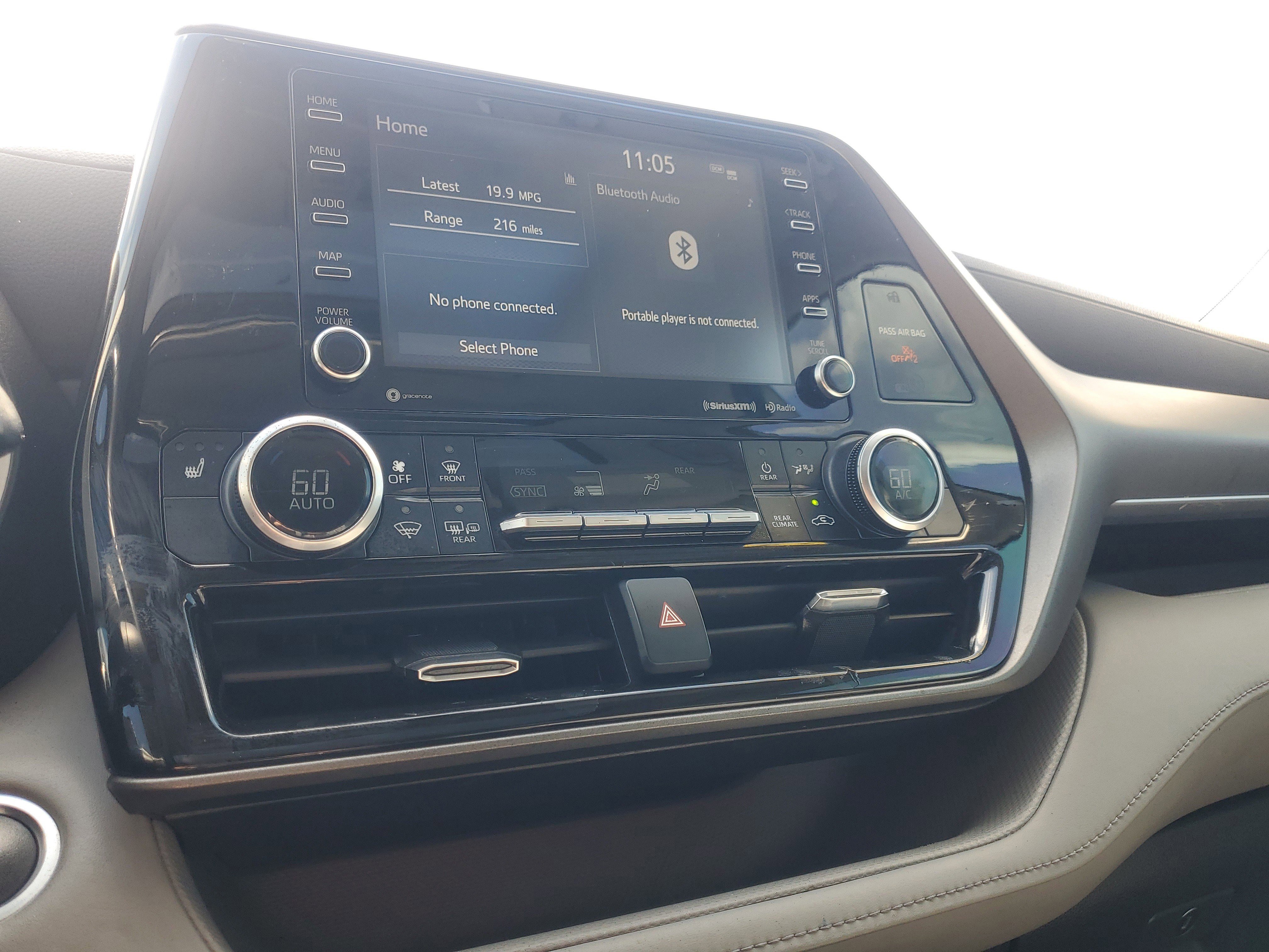 Used 2021 Toyota Highlander XLE image 28