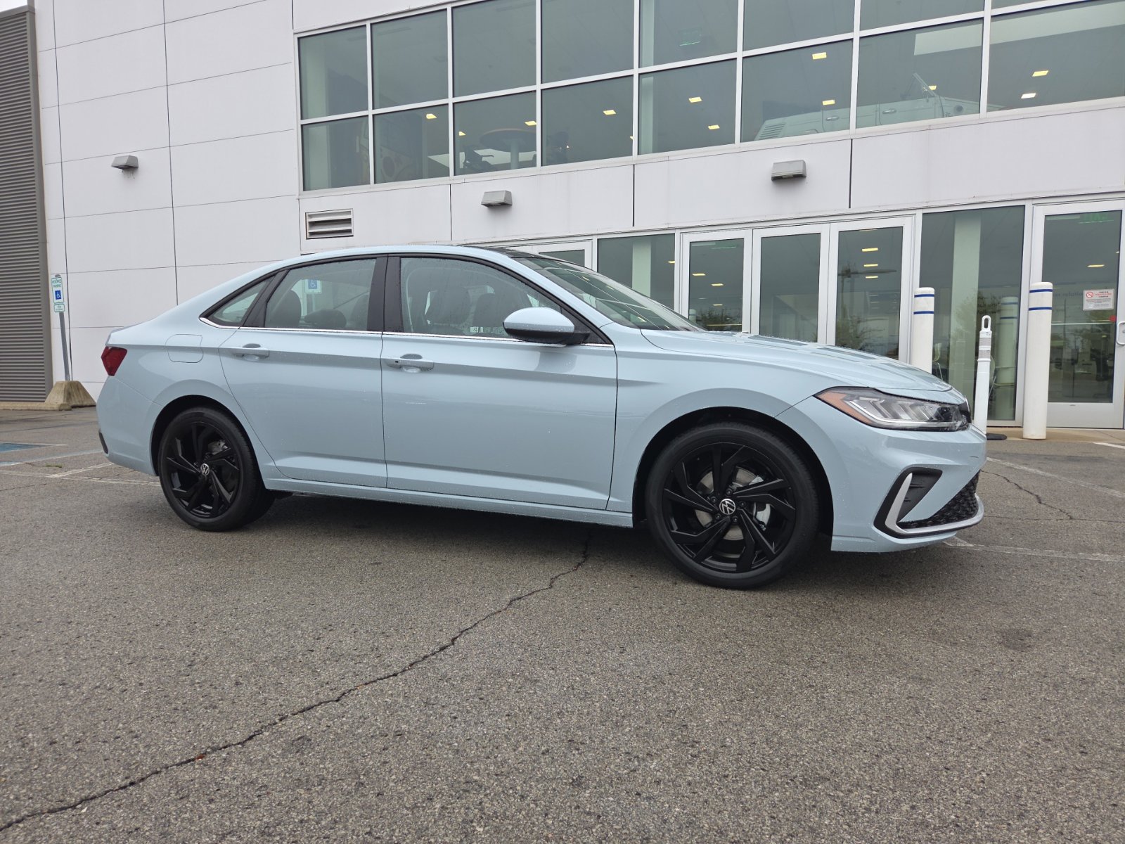 New 2027 Volkswagen Jetta SE FWD image 3