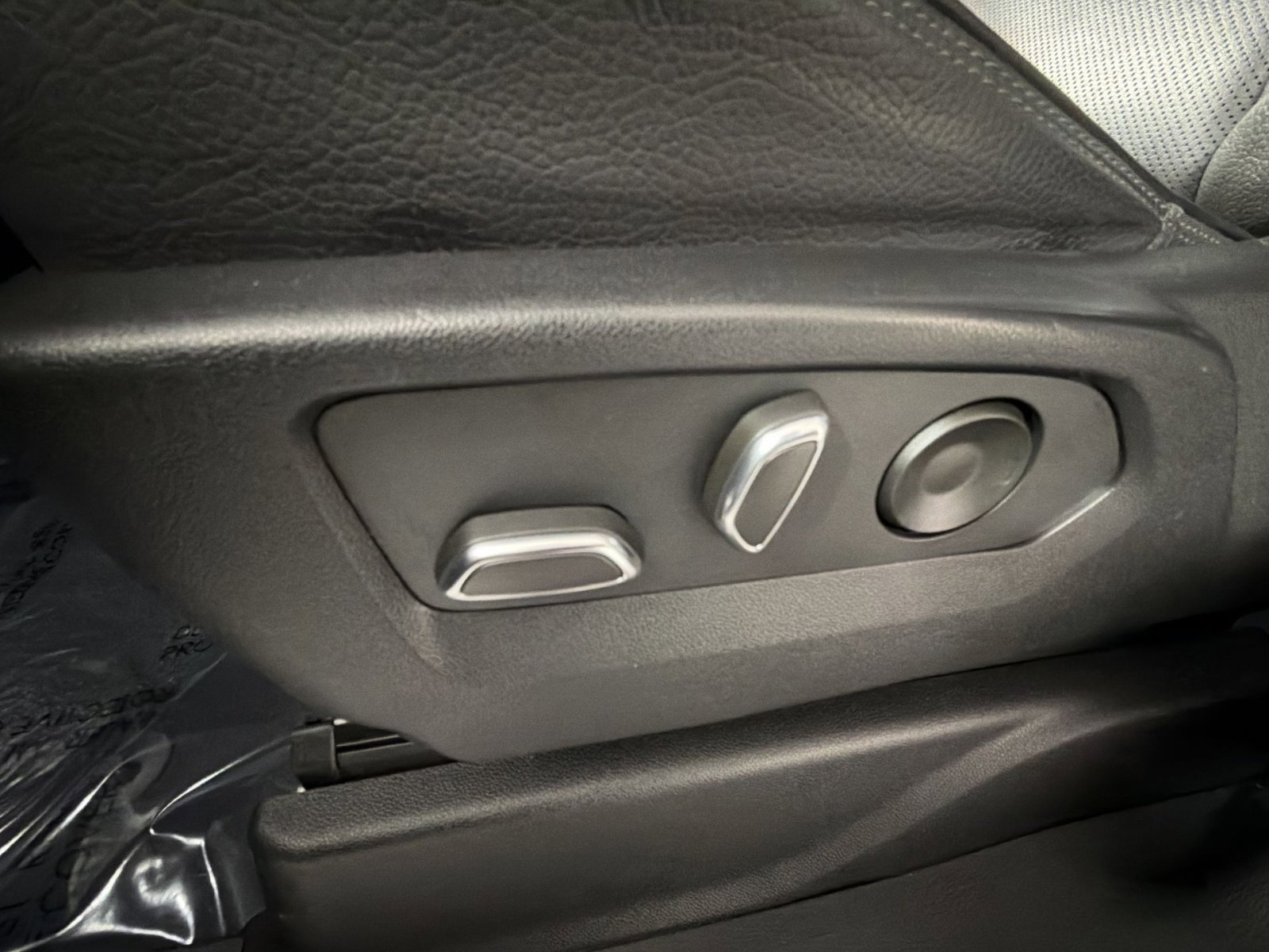 Used 2022 GMC Yukon Denali w/ Denali Premium Package image 14