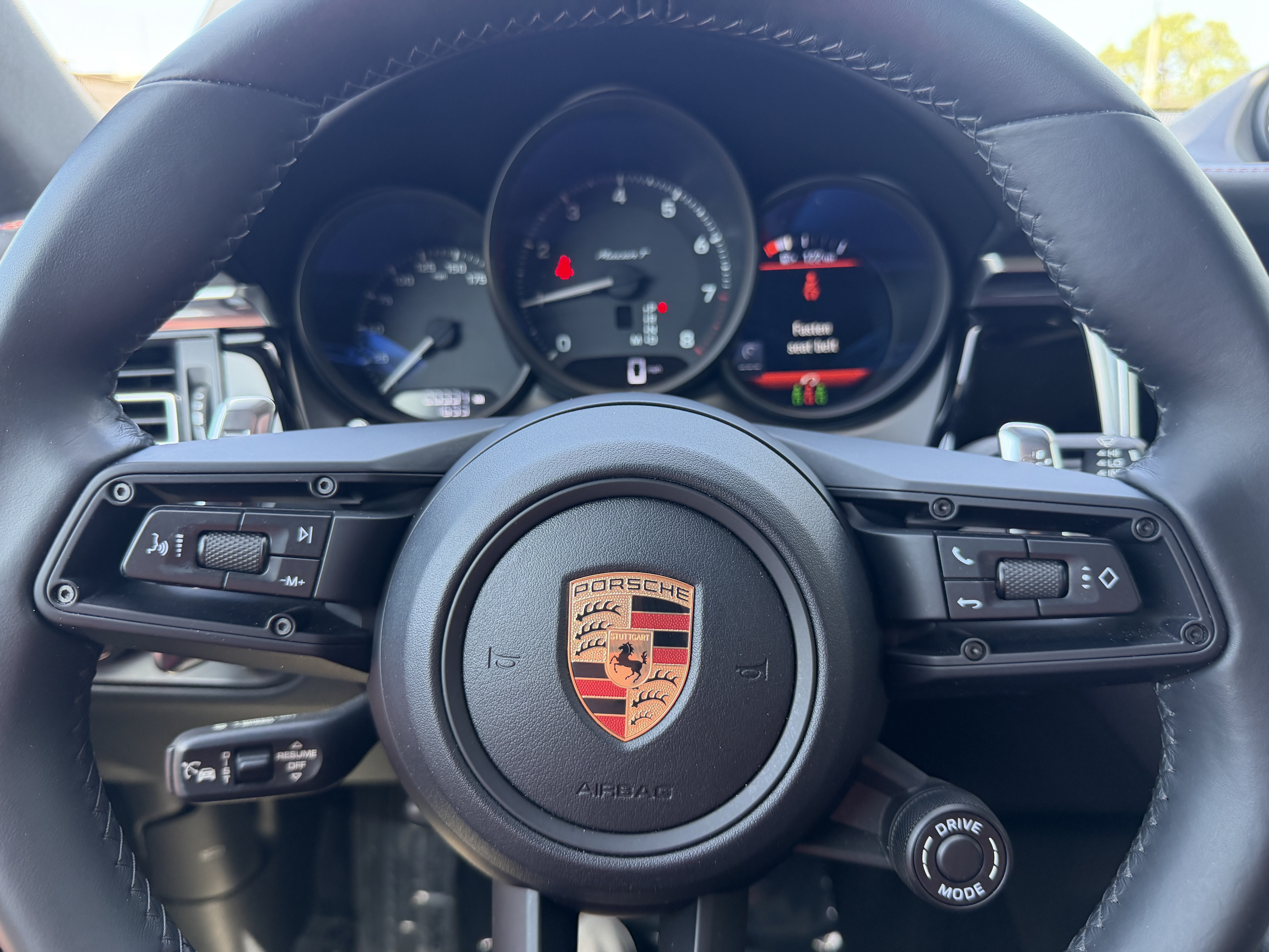 Certified 2023 Porsche Macan Turbo AWD/4WD image 34