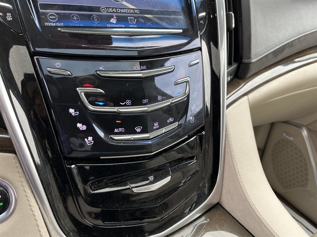 Used 2020 Cadillac Escalade Premium Luxury AWD/4WD image 28