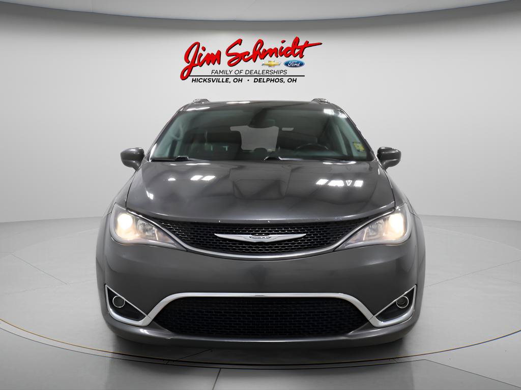 Used 2018 Chrysler Pacifica Touring-L w/ Tire & Wheel Group image 3