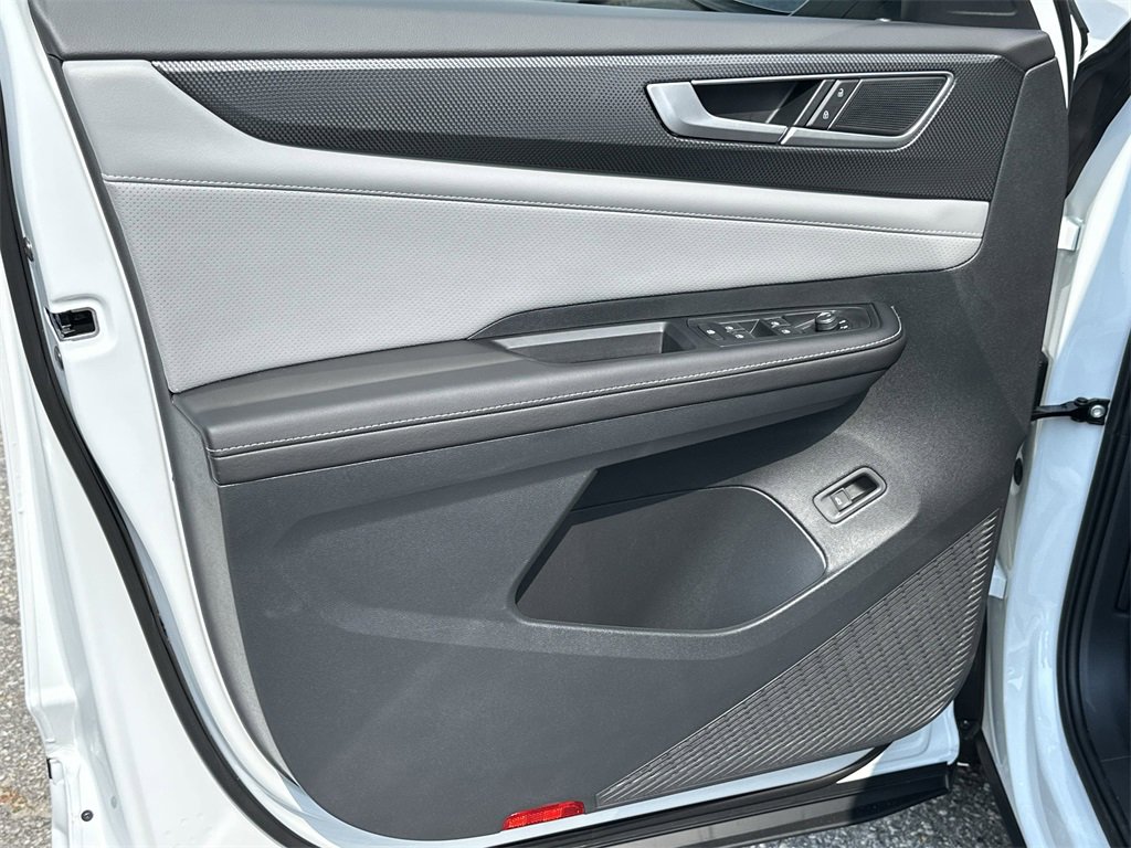 New 2026 Volkswagen Atlas Cross Sport SEL R-Line image 7