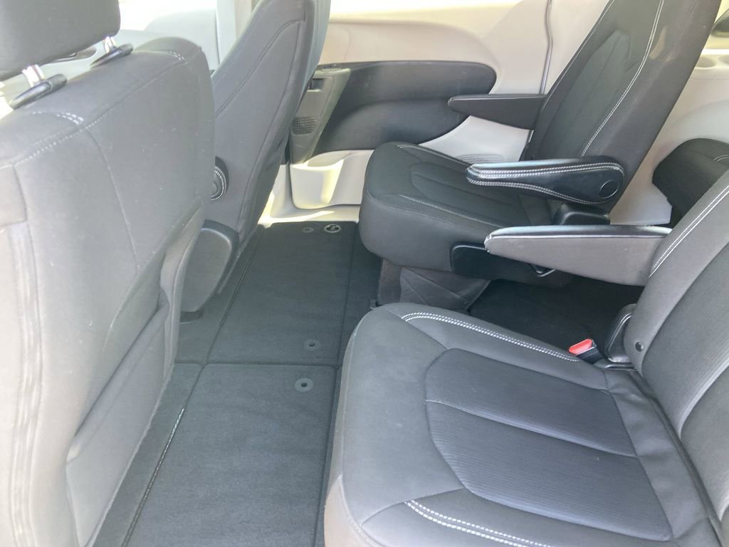 Used 2022 Chrysler Voyager LX FWD image 19