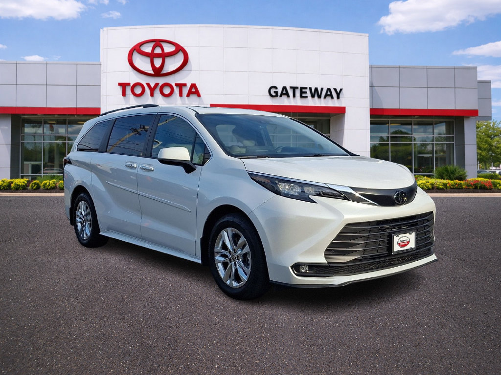 Certified 2026 Toyota Sienna XLE AWD/4WD image 3