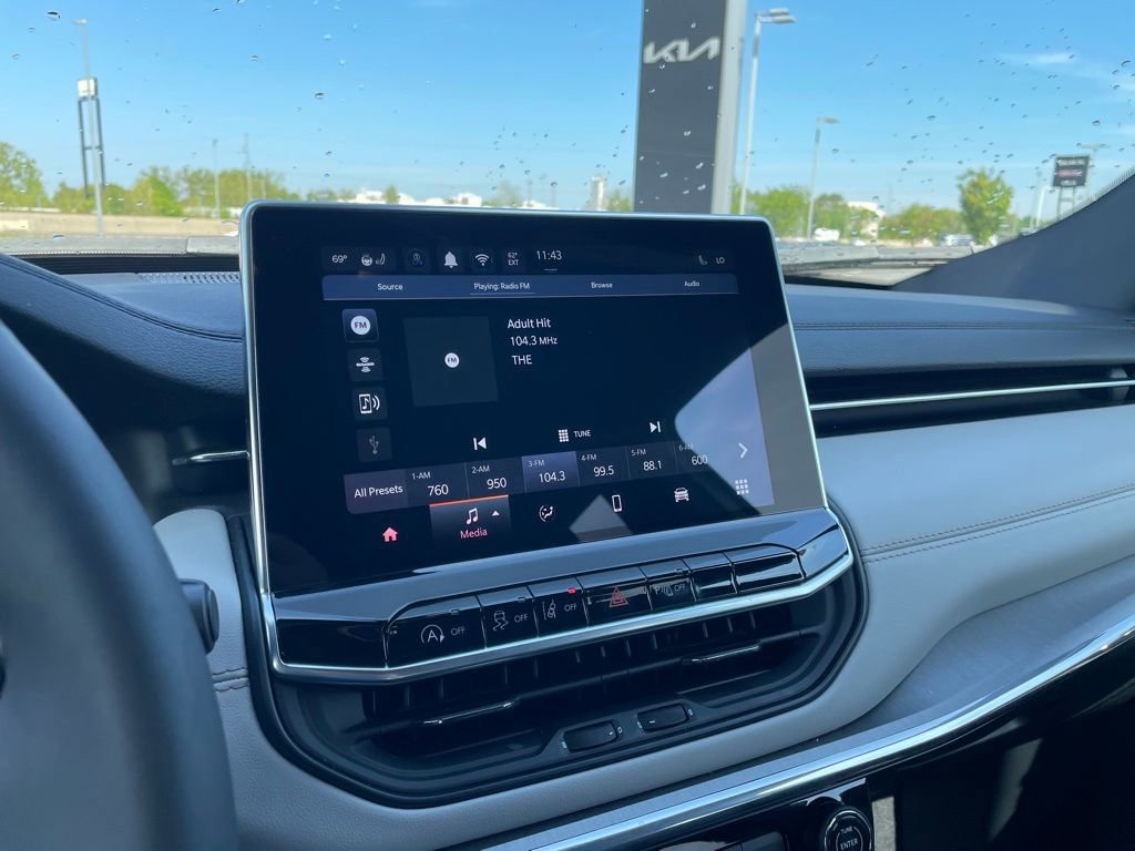 Used 2024 Jeep Compass Limited AWD/4WD image 16