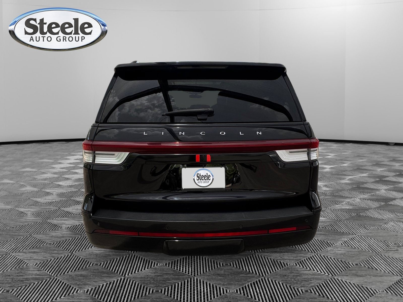 Used 2023 Lincoln Navigator Reserve AWD/4WD image 4