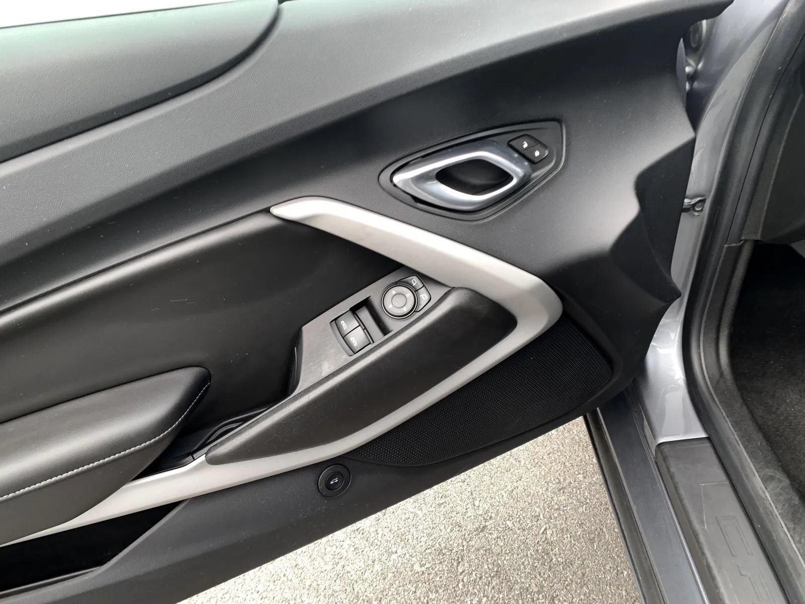 Used 2020 Chevrolet Camaro LT RWD image 21