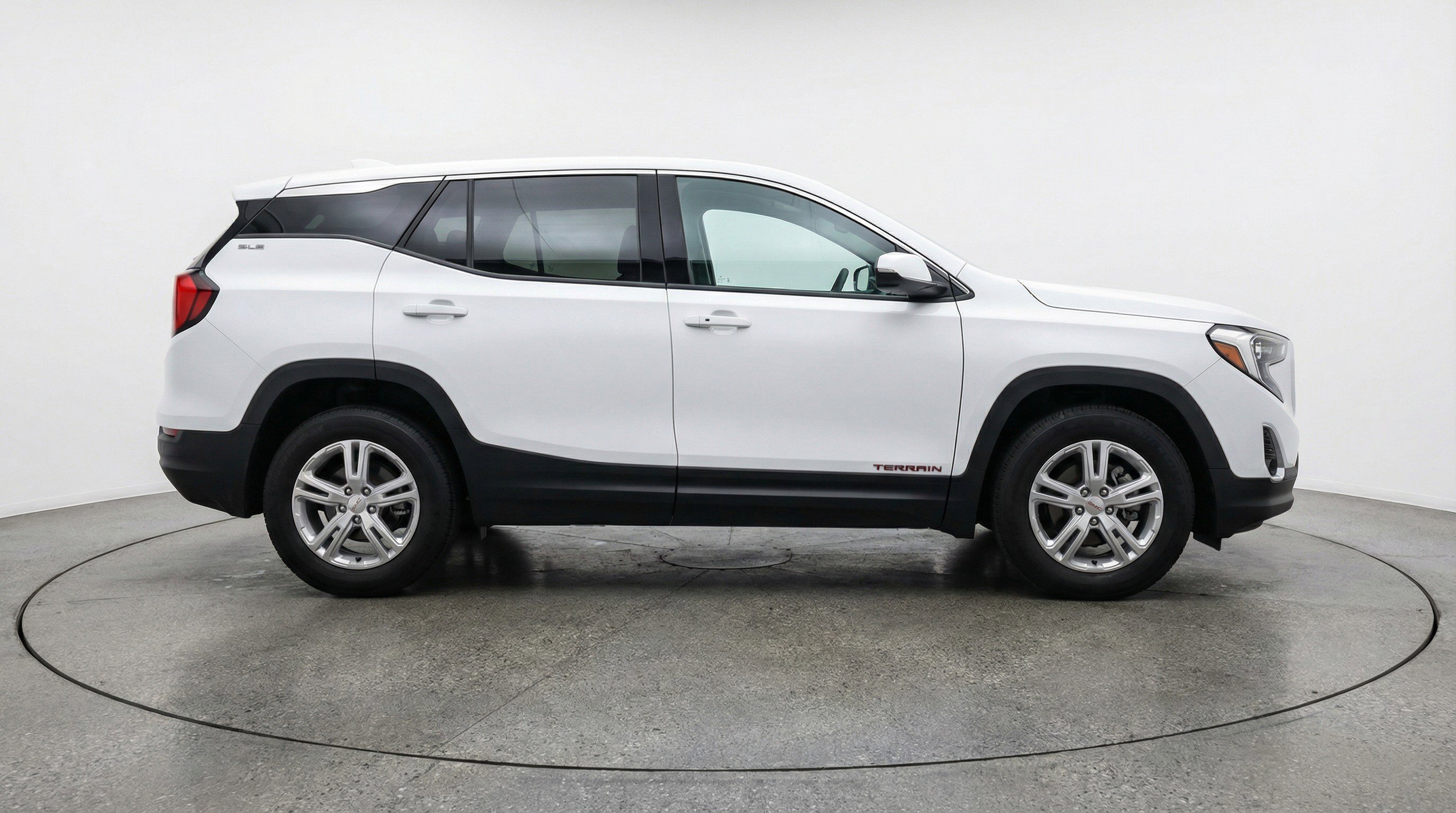 Used 2024 GMC Terrain SLE image 11