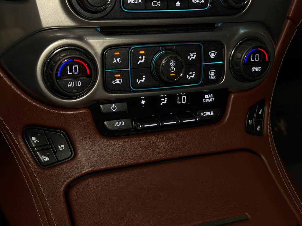 Used 2020 Chevrolet Suburban Premier w/ Premier 6.2L Value Package AWD/4WD image 29