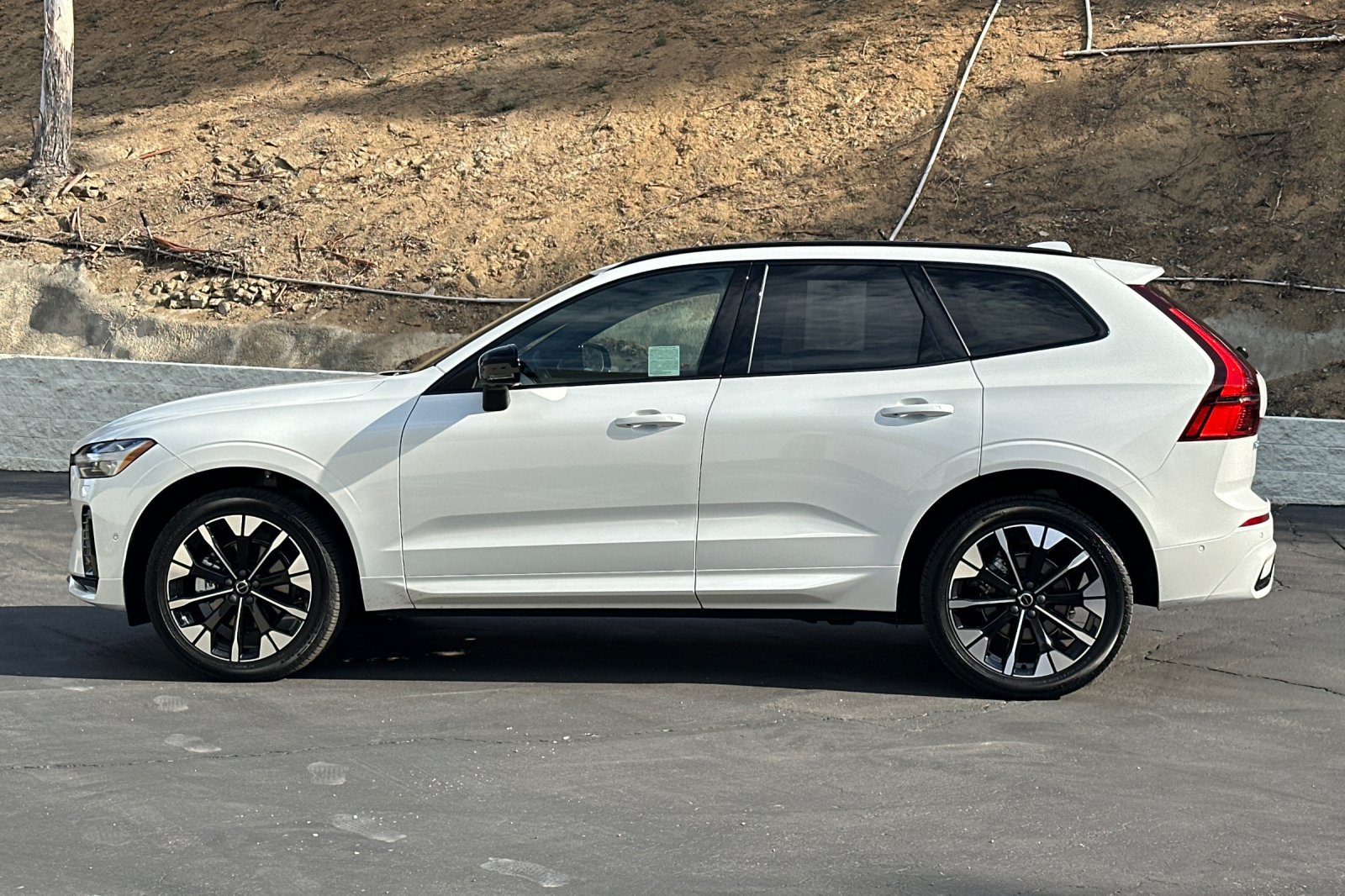 Certified 2026 Volvo XC60 B5 Plus w/ Protection Package Premier AWD/4WD image 8