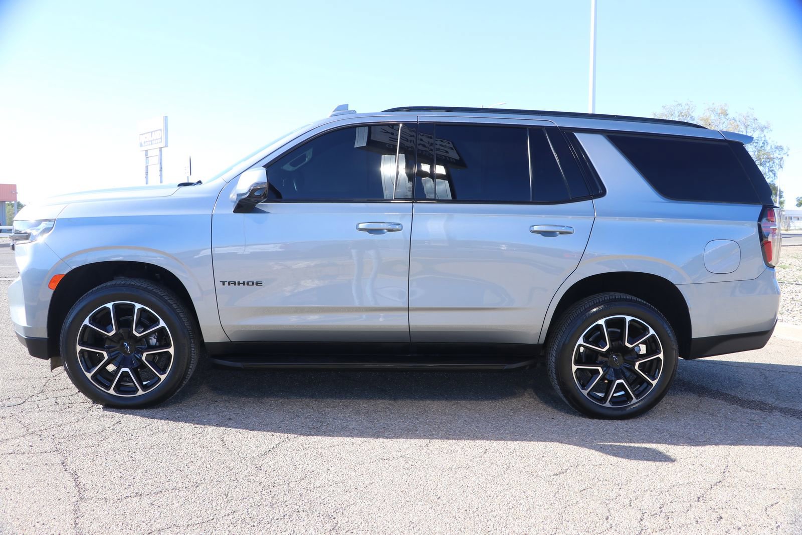 Used 2024 Chevrolet Tahoe RST w/ Luxury Package image 4