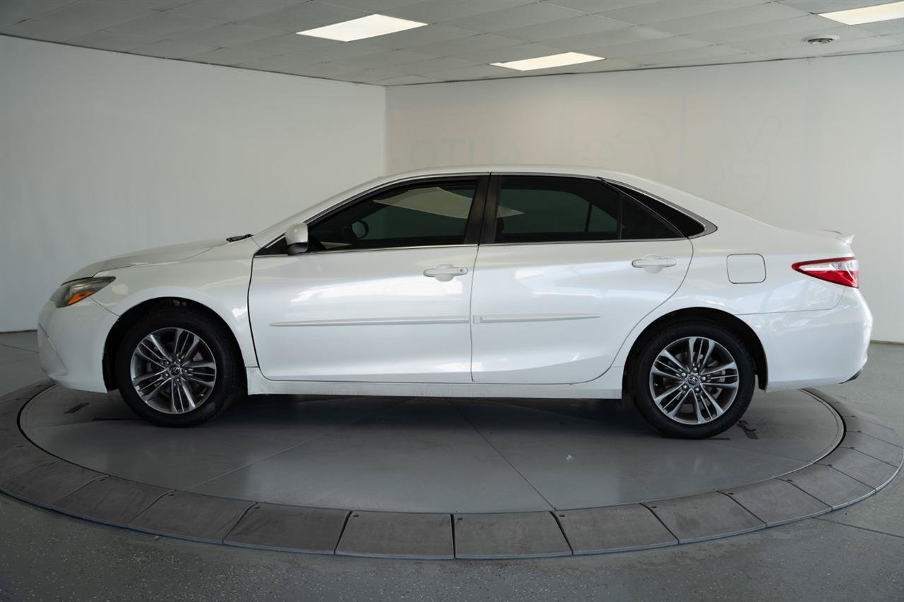 Used 2017 Toyota Camry SE w/ Protection Package (Q2) FWD image 4