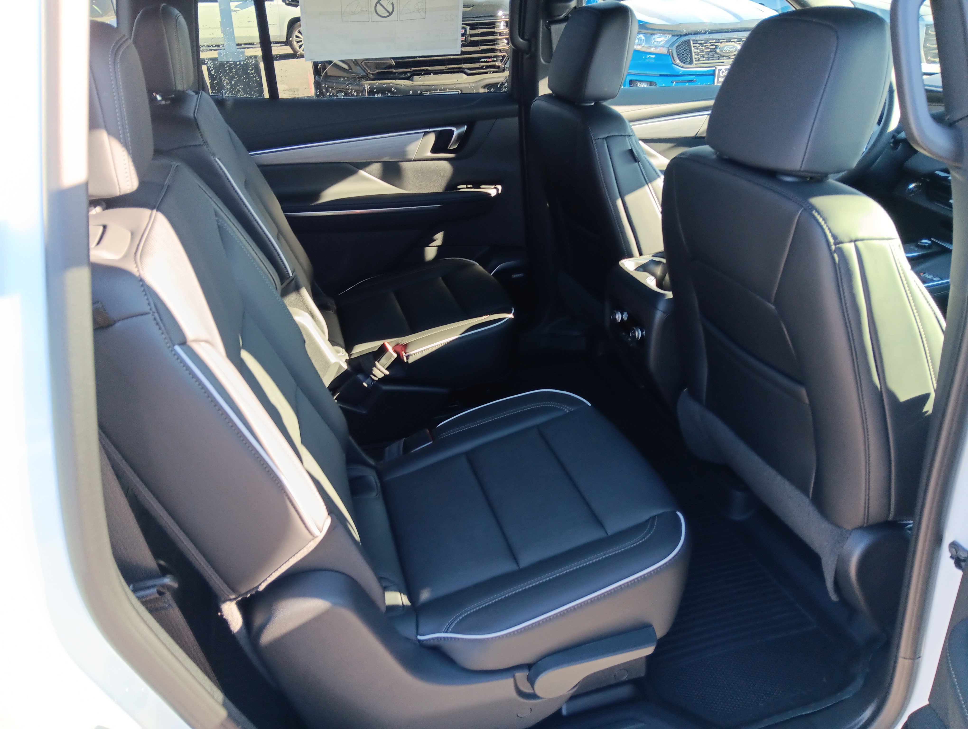 New 2026 Buick Enclave Preferred w/ LPO, Floor Liner Package image 17