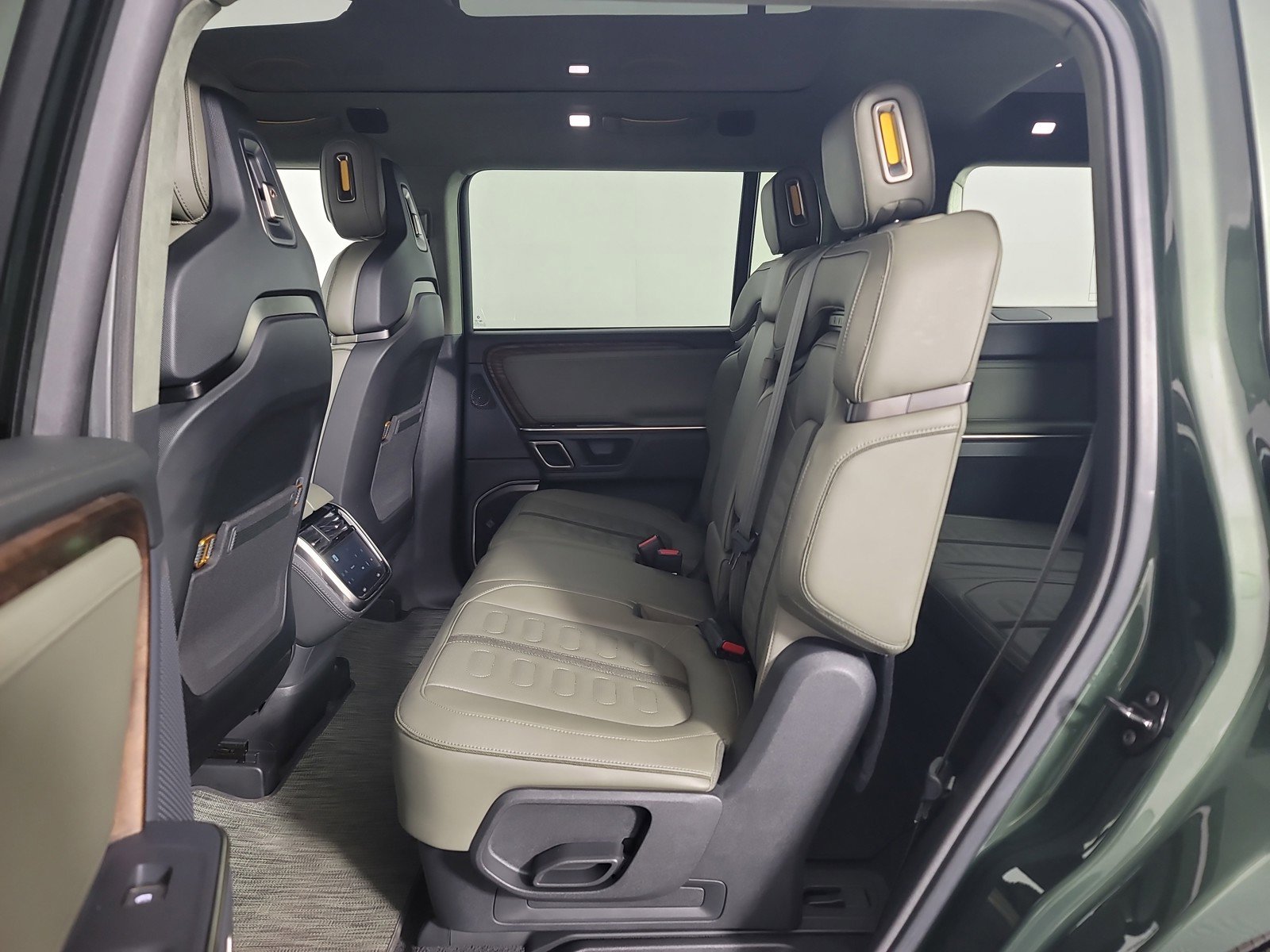 Used 2024 Rivian R1S Adventure image 21