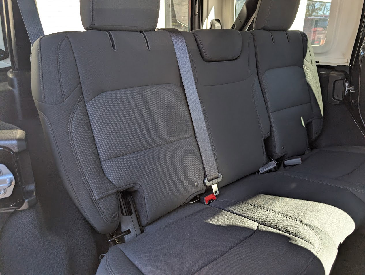 Used 2018 Jeep Wrangler Unlimited Sport S image 16