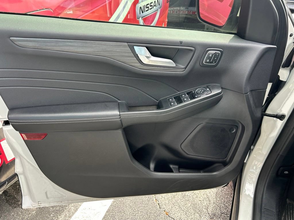 Used 2023 Ford Escape Platinum AWD/4WD image 17