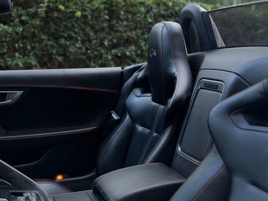 Used 2016 Jaguar F-TYPE R image 27