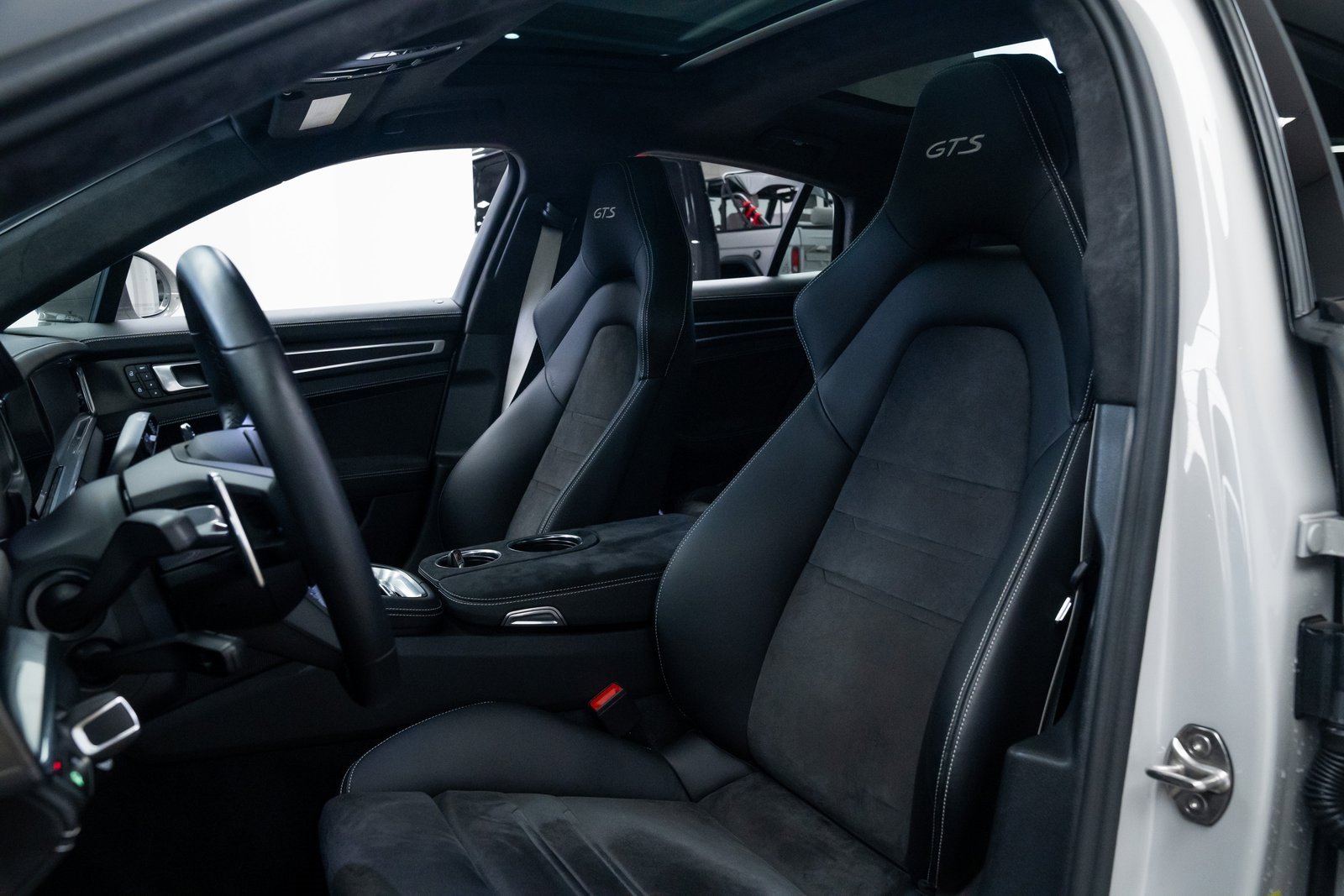 Used 2023 Porsche Panamera GTS image 18