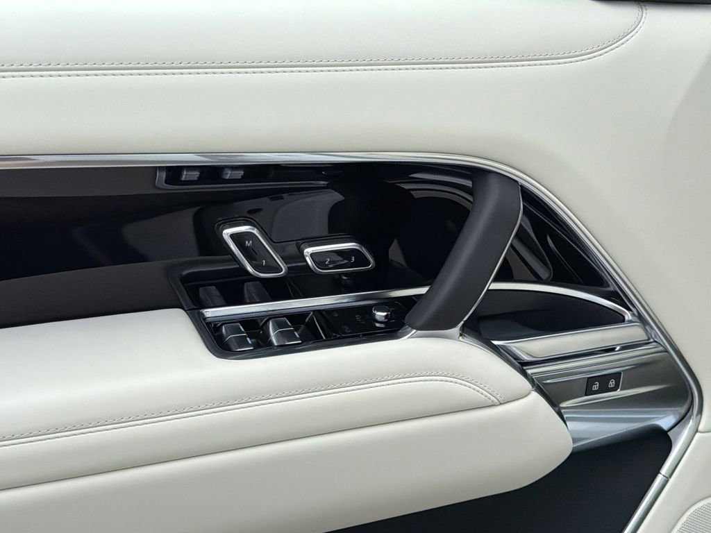 New 2026 Land Rover Range Rover SE image 21