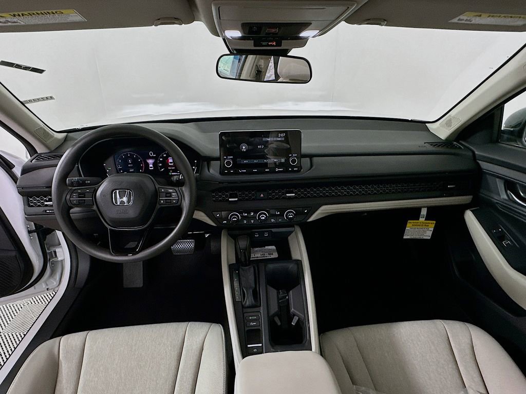 Certified 2025 Honda Accord SE image 3