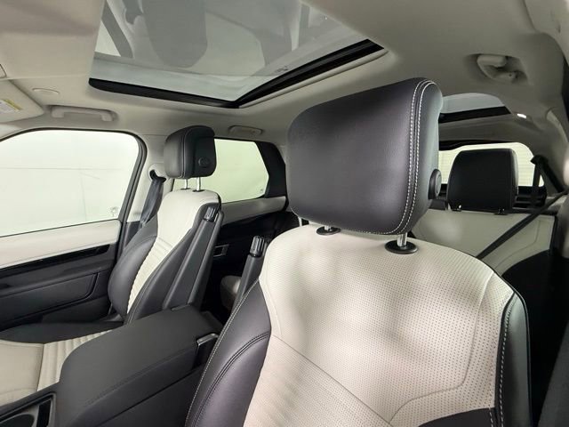 Certified 2025 Land Rover Discovery S image 12
