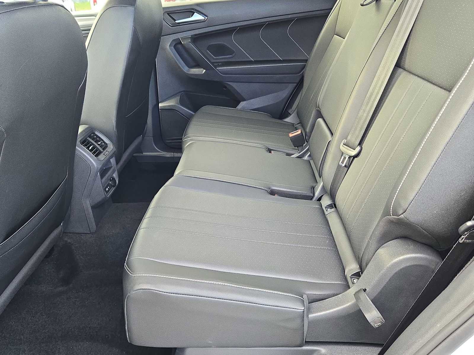 Used 2023 Volkswagen Tiguan SE R-Line image 26