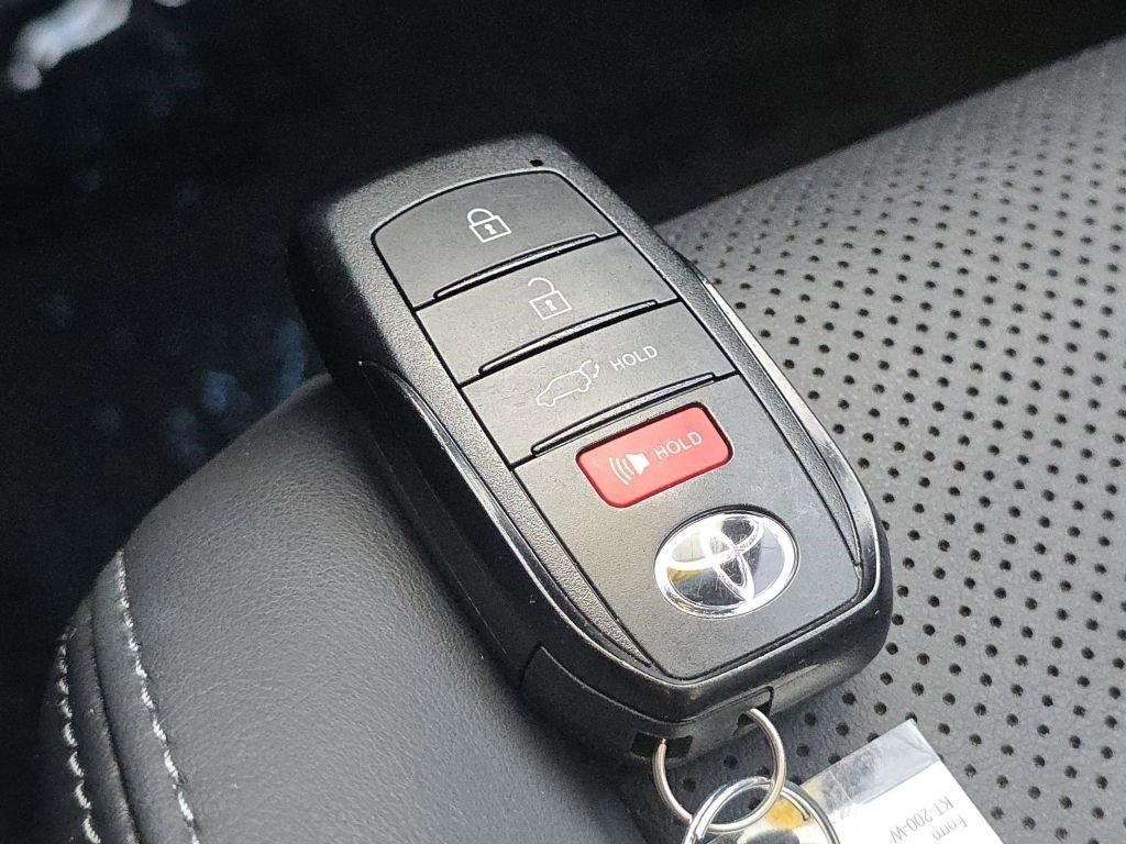 Used 2023 Toyota Venza Limited image 32