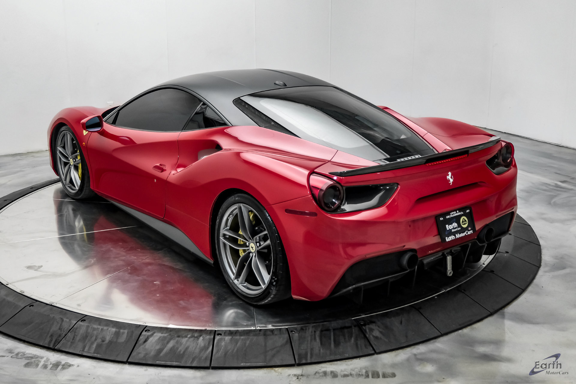 Used 2017 Ferrari 488 GTB RWD image 13