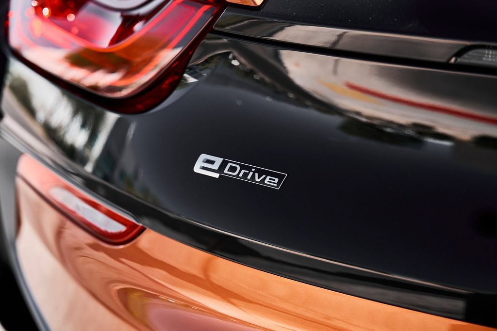 Used 2019 BMW i8 Coupe AWD/4WD image 16