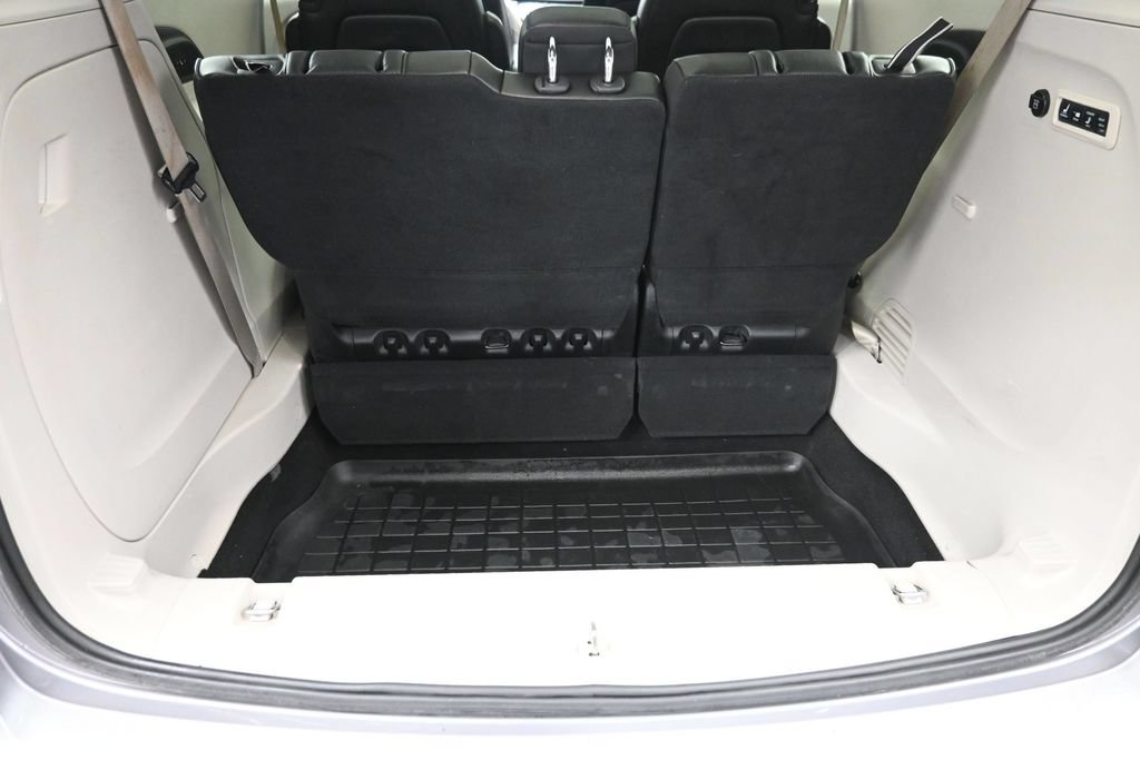 Used 2018 Chrysler Pacifica Limited FWD image 12