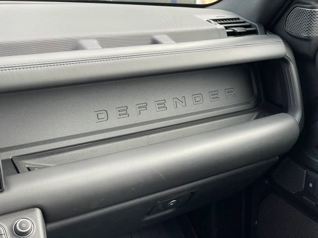 Used 2023 Land Rover Defender 90 V8 AWD/4WD image 31