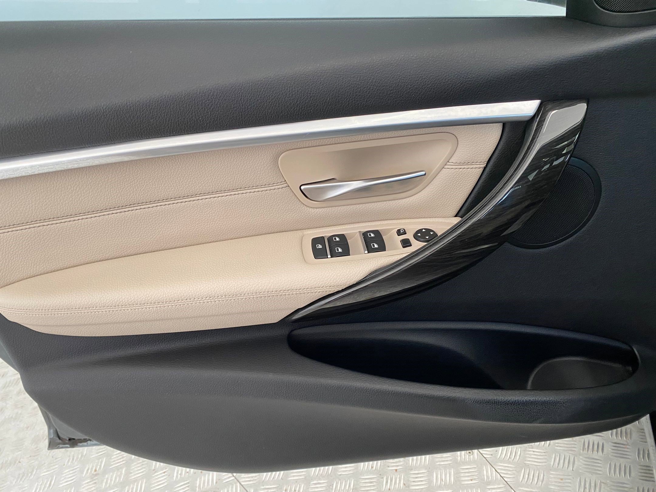 Used 2017 BMW 330i Sedan image 11