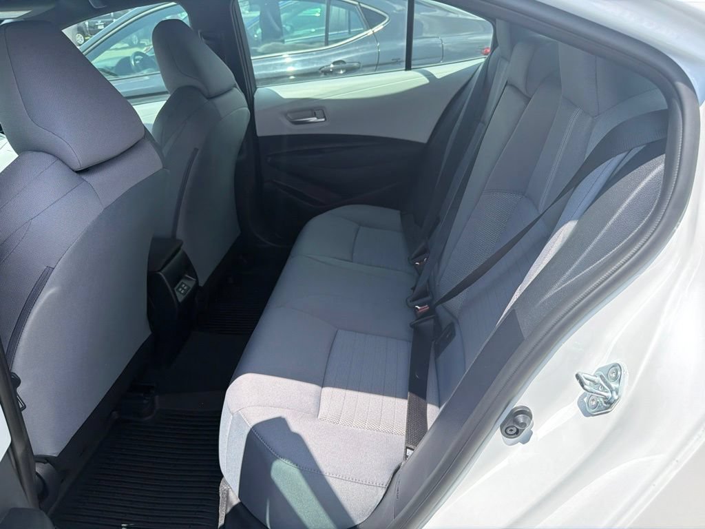 Used 2026 Toyota Corolla SE FWD image 3