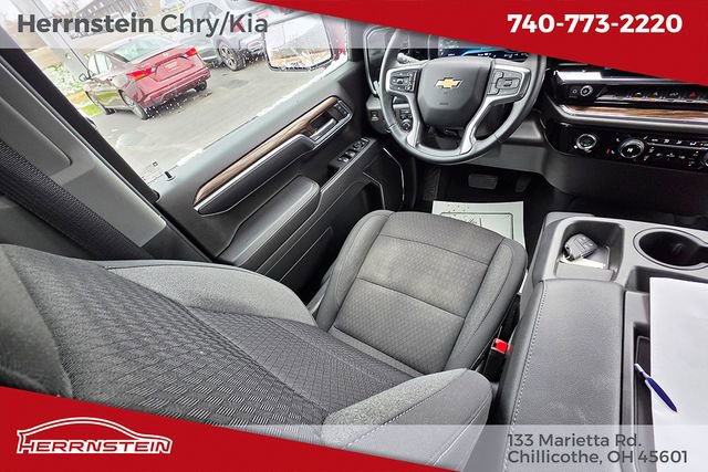 Used 2023 Chevrolet Silverado 1500 LT AWD/4WD image 10