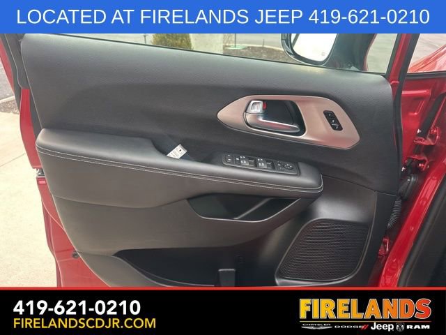 Used 2024 Chrysler Pacifica Limited w/ S Appearance Package FWD image 24