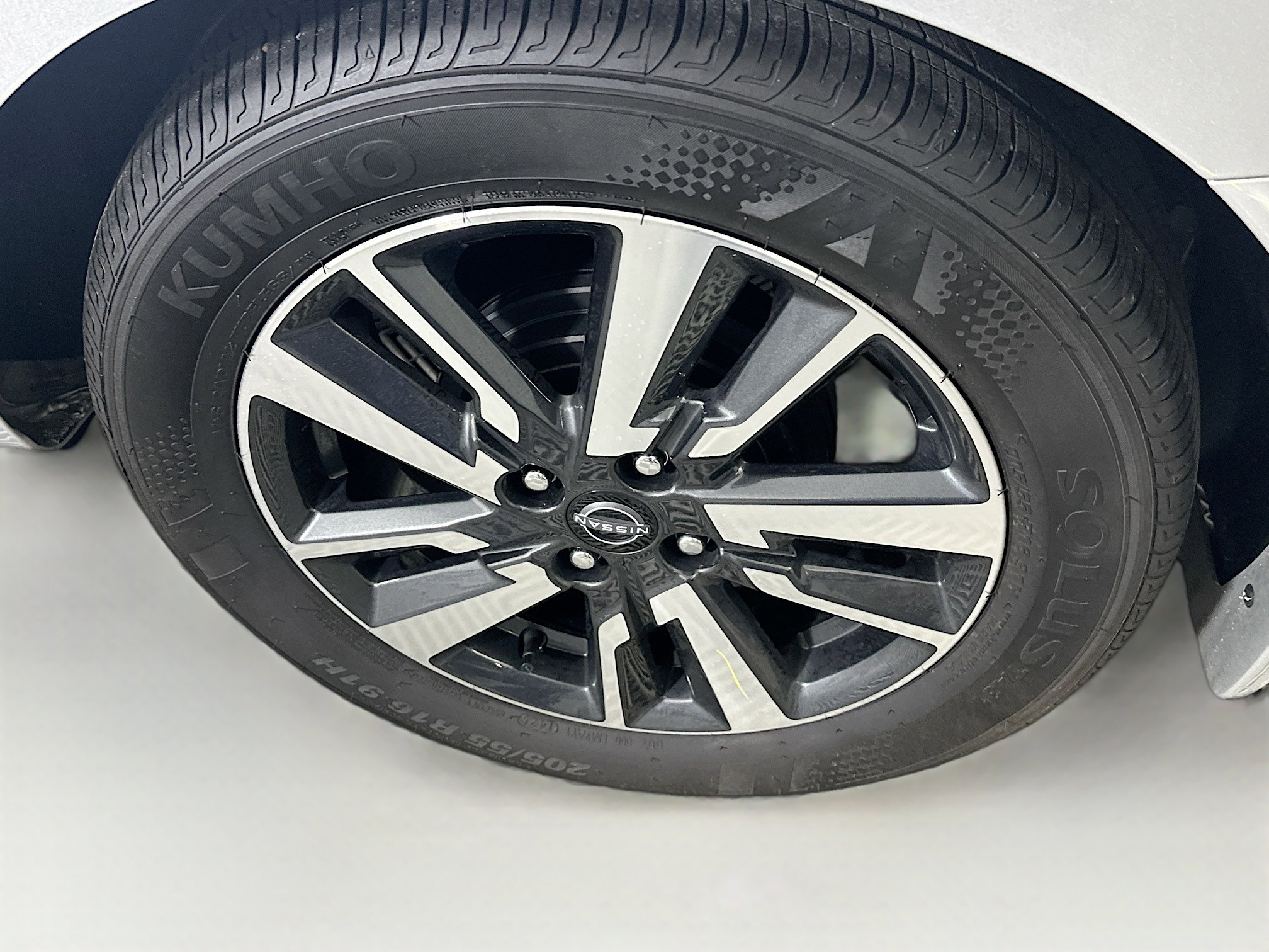 Used 2025 Nissan Versa SV w/ Trunk Package image 11