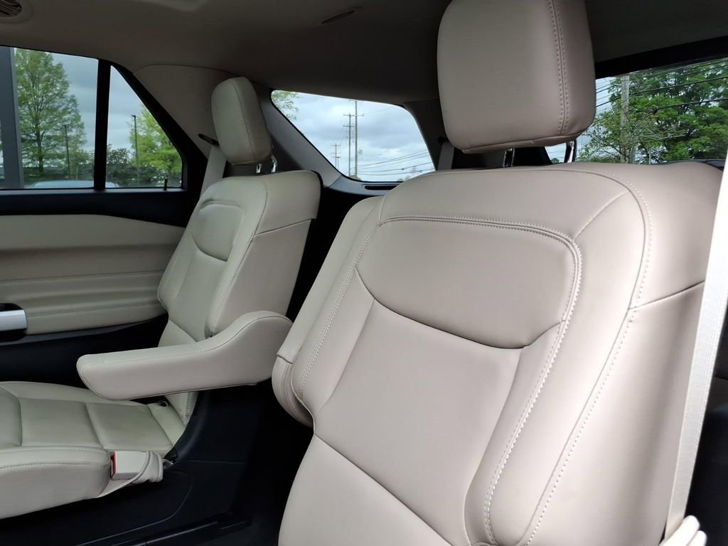 Used 2022 Ford Explorer XLT w/ Equipment Group 202A image 12