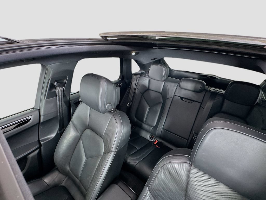 Certified 2022 Porsche Macan AWD/4WD image 14