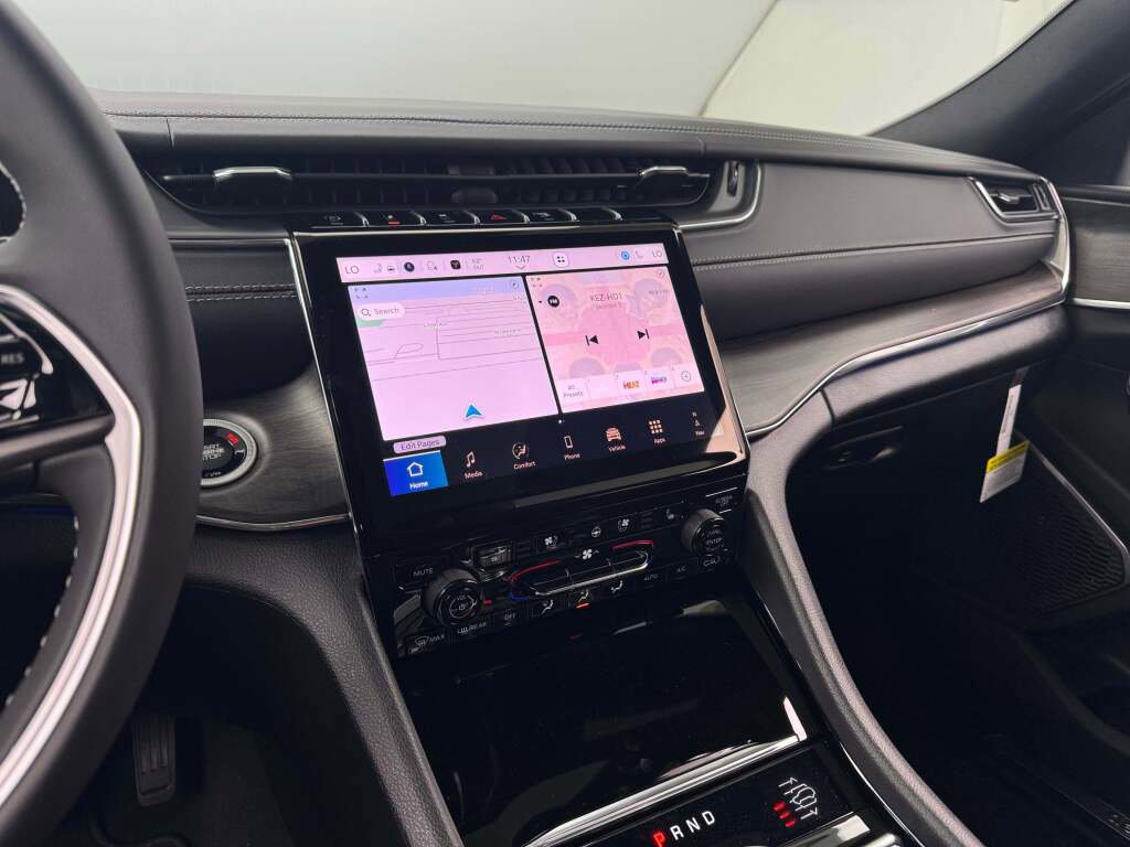 New 2025 Jeep Grand Cherokee Overland image 30