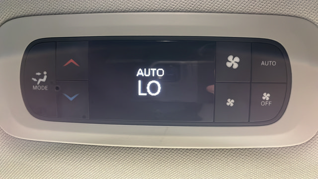 Used 2024 Chrysler Pacifica Touring-L FWD image 34