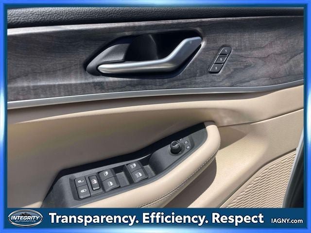 Used 2023 Jeep Grand Cherokee Limited AWD/4WD image 16