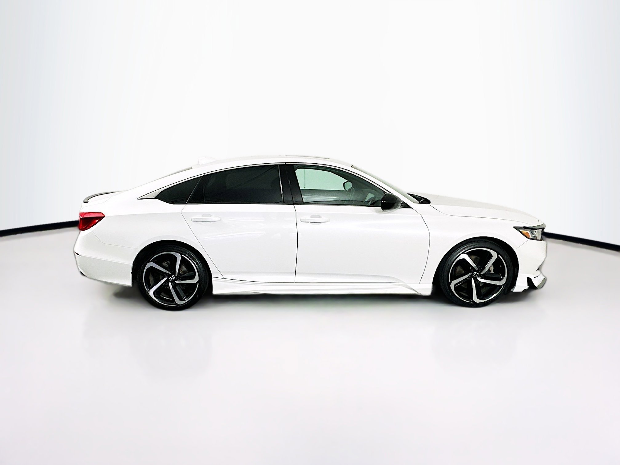 Used 2018 Honda Accord Sport image 10