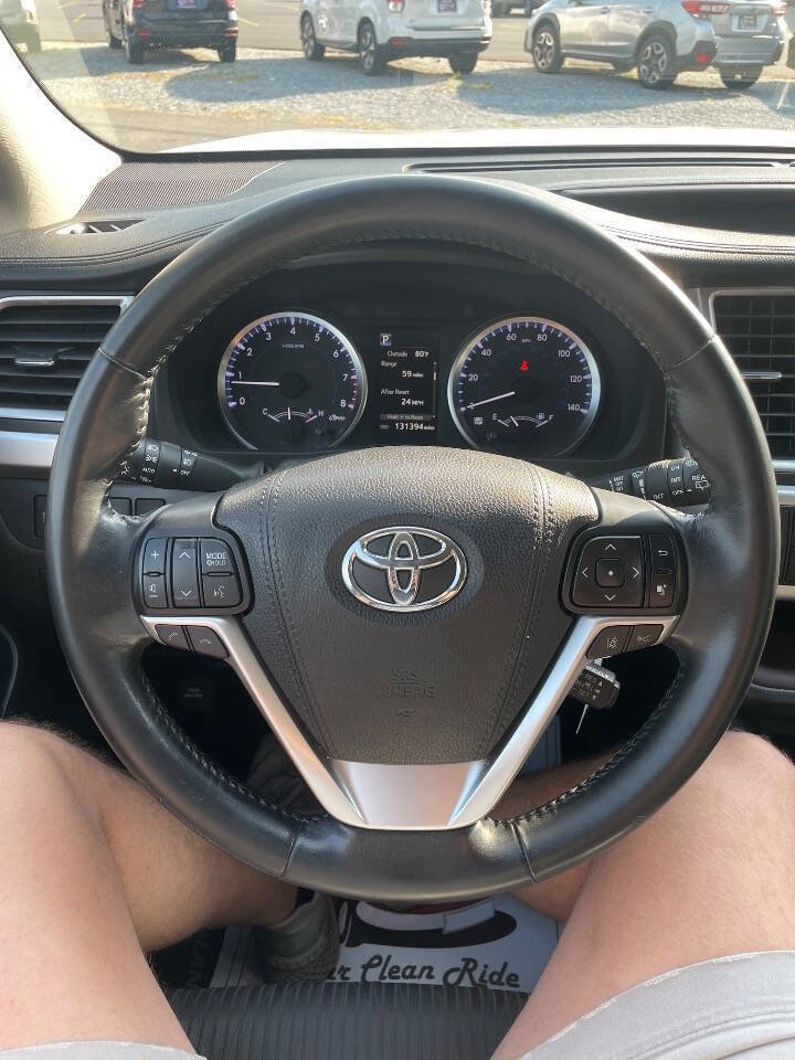 Used 2017 Toyota Highlander Plus AWD/4WD image 20