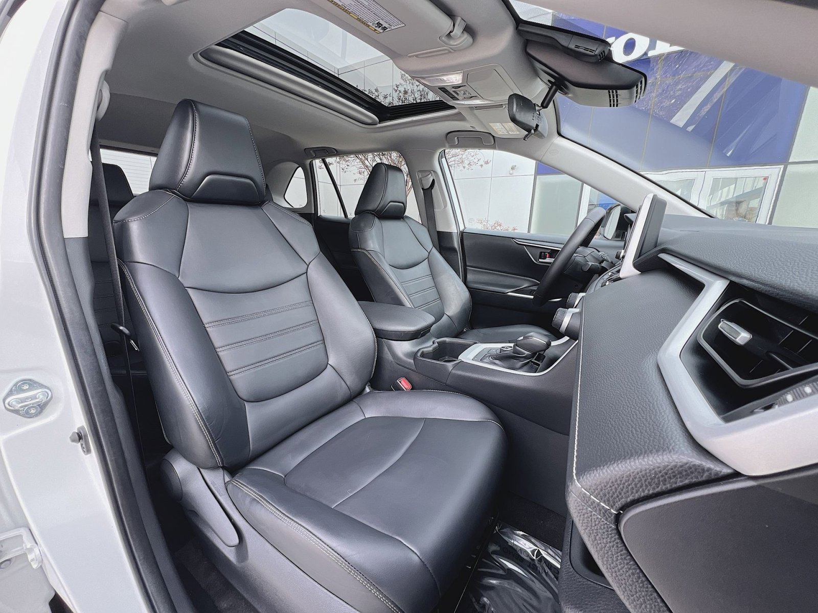 Used 2023 Toyota RAV4 XLE image 27